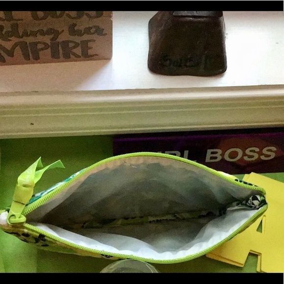 VERA Bradley 👛 - Picture 4 of 11